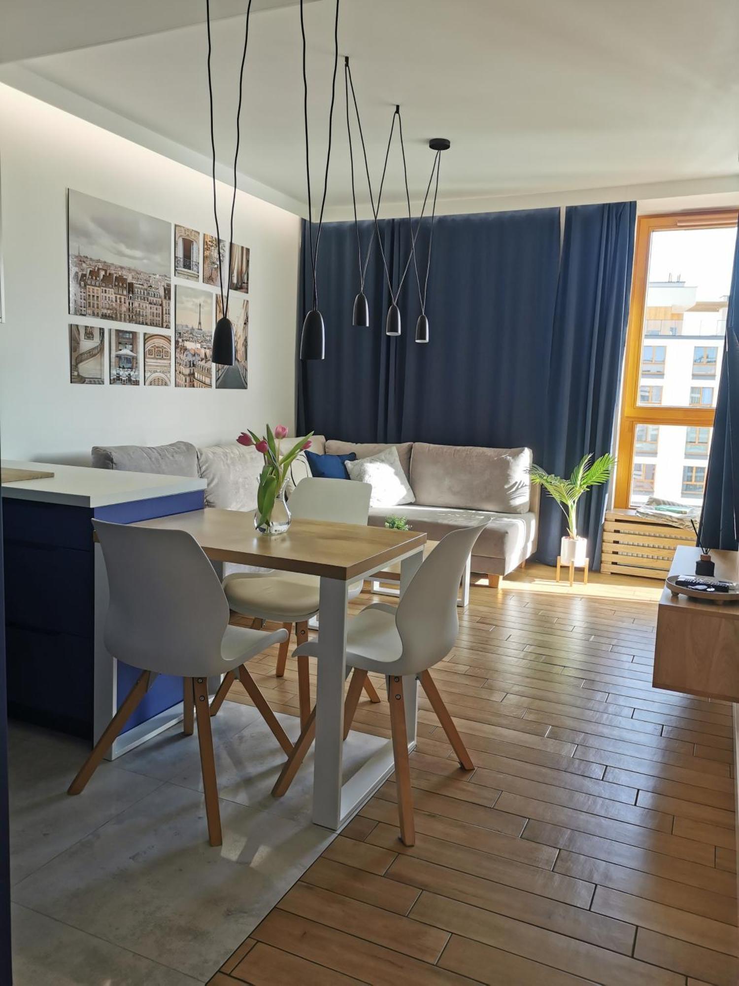 Wola Blue Modern